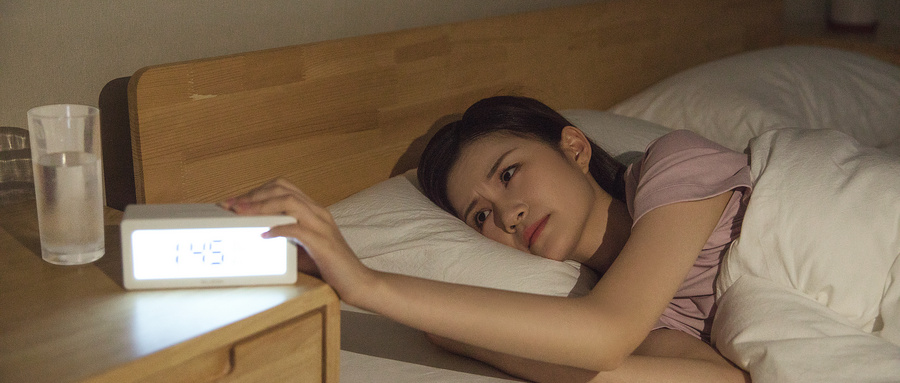 摄图网_501352544_wx_女性深夜睡眠(企业商用).jpg